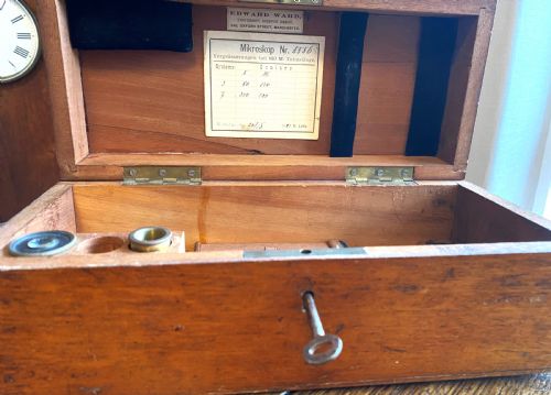 ANTIQUE LEITZ MICROSCOPE IN ORIGINAL FITTED BOX - ADDITIONAL PHOTO 1