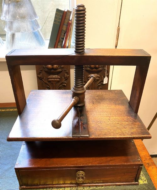 DESK TOP WOODEN BOOK PRESS - ADDITIONAL PHOTO 1