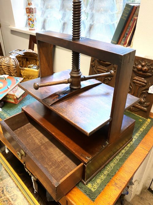 DESK TOP WOODEN BOOK PRESS - ADDITIONAL PHOTO 2