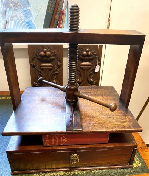 DESK TOP WOODEN BOOK PRESS - ADDITIONAL PHOTO 4
