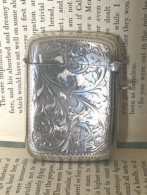 LARGE HEAVY ANTIQUE SILVER VESTA CASE - ADDITIONAL PHOTO 1