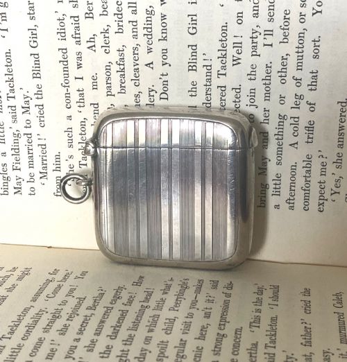 ANTIQUE SOLID SILVER VESTA CASE - ADDITIONAL PHOTO 1
