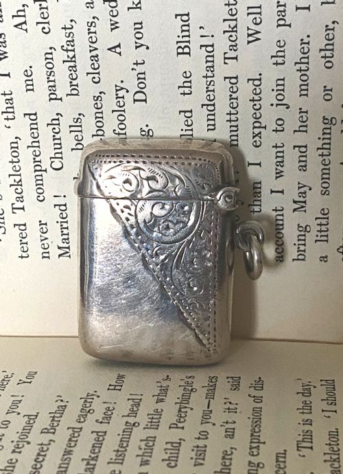 antique chester silver vesta case - CATEGORY: ANTIQUE SILVER - DATED 1900