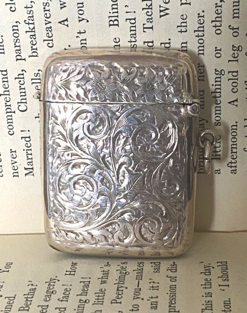 ANTIQUE CHESTER SILVER VESTA CASE 1900 - ADDITIONAL PHOTO 1