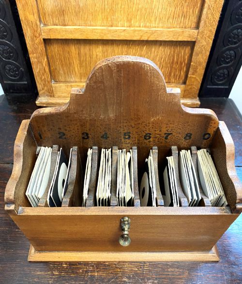 EDWARDIAN OAK CHURCH HYMN BOARD WITH BOXED NUMBERS - ADDITIONAL PHOTO 2