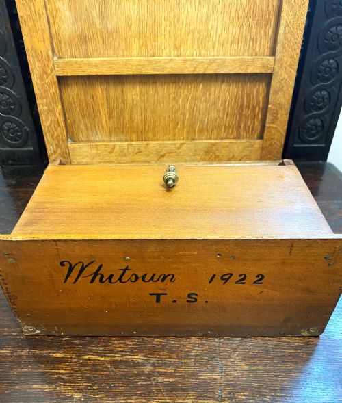 EDWARDIAN OAK CHURCH HYMN BOARD WITH BOXED NUMBERS - ADDITIONAL PHOTO 4