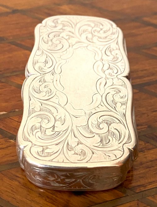 FABULOUS LARGE SOLID SILVER SNUFF BOX - ADDITIONAL PHOTO 2