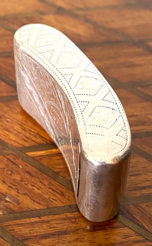 GEORGE III SOLID SILVER CURVED SNUFF BOX - ADDITIONAL PHOTO 2