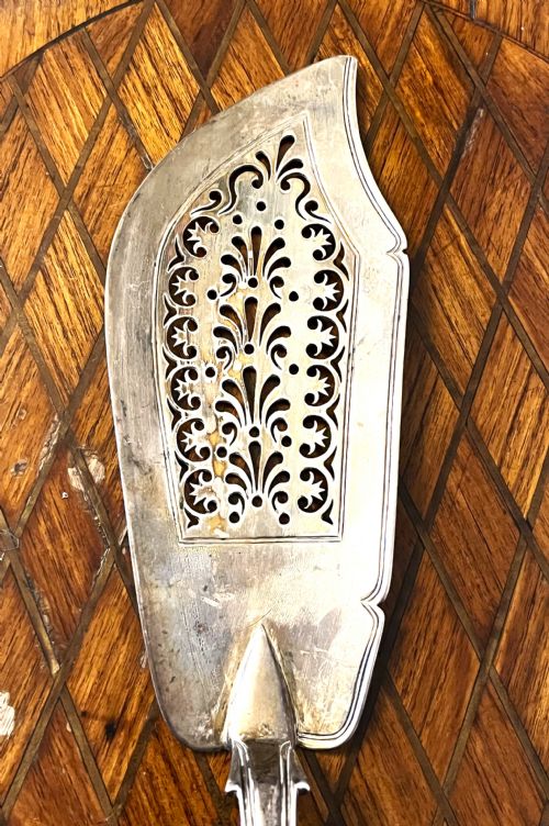 FINE GEORGIAN SILVER FISH SLICE - ADDITIONAL PHOTO 1