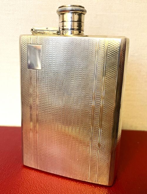 fine quality large silver hip flask - CATEGORY: ANTIQUE SILVER - DATED 1940