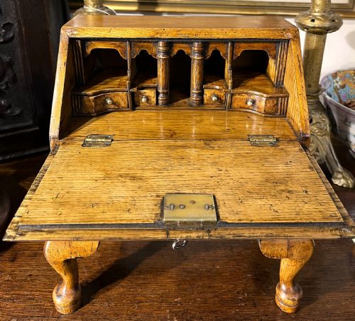 QUEEN ANNE STYLE BURR OAK BUREAU - ADDITIONAL PHOTO 1