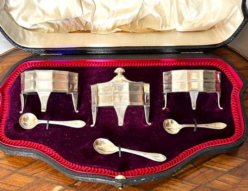 FINE CASED THREE PIECE SILVER CONDIMENT SET - ADDITIONAL PHOTO 1