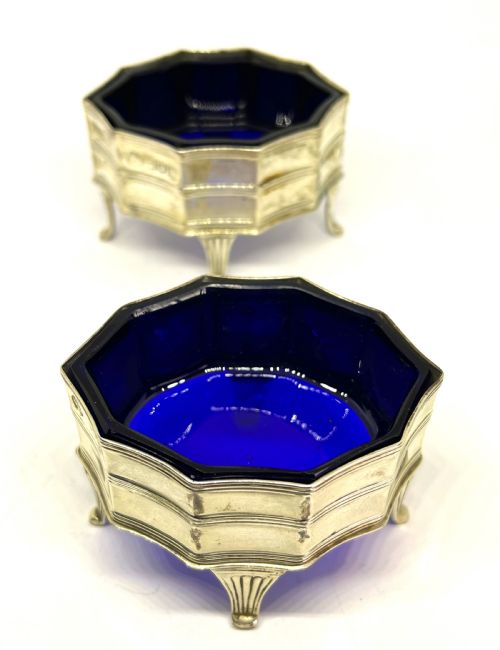 FINE CASED THREE PIECE SILVER CONDIMENT SET - ADDITIONAL PHOTO 4