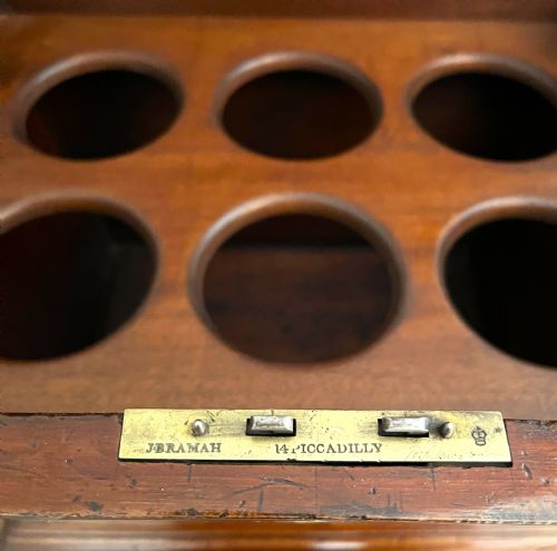 FINE VICTORIAN MAHOGANY CELLARETTE - ADDITIONAL PHOTO 10