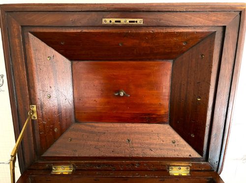 FINE VICTORIAN MAHOGANY CELLARETTE - ADDITIONAL PHOTO 12