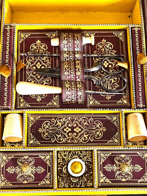 REGENCY BRASS INLAID ROSEWOOD SEWING BOX - ADDITIONAL PHOTO 11