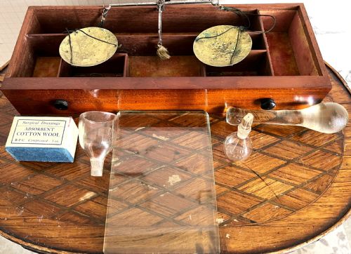 RARE MAHOGANY HOUSEHOLD APOTHECARY CABINET - ADDITIONAL PHOTO 18