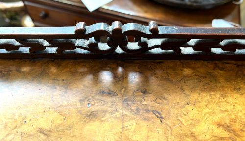 MID VICTORIAN BURR WALNUT PIANO TOP DAVENPORT - ADDITIONAL PHOTO 4