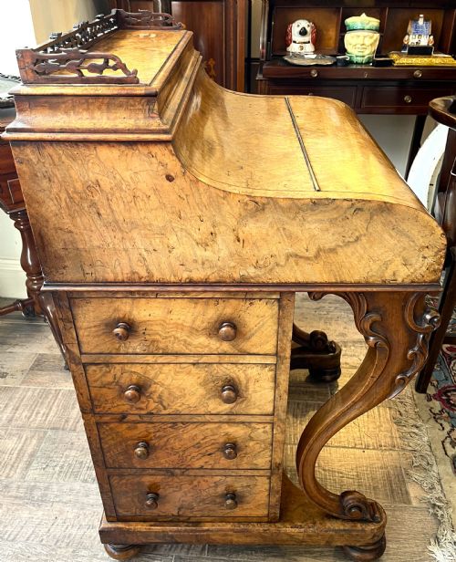 MID VICTORIAN BURR WALNUT PIANO TOP DAVENPORT - ADDITIONAL PHOTO 12