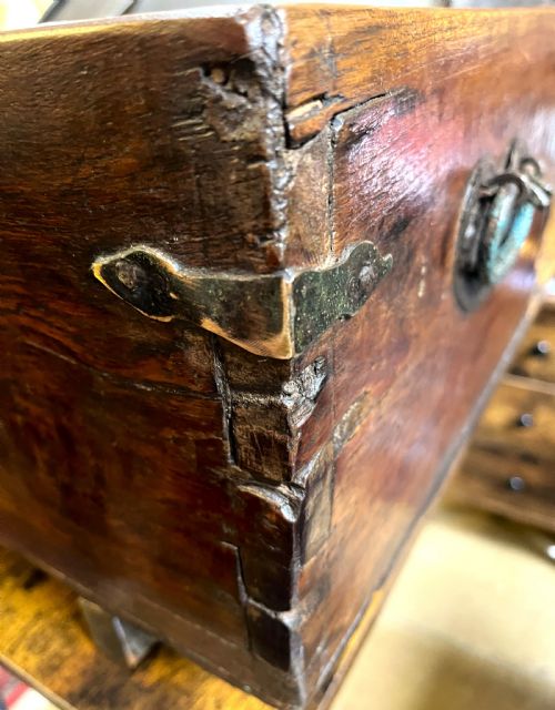 18THC SMALL COFFERMARRIAGE CHEST - ADDITIONAL PHOTO 3