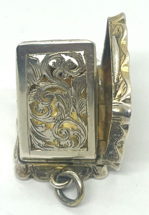 good quality silver vinaigrette - CATEGORY: ANTIQUE SILVER - DATED 1870