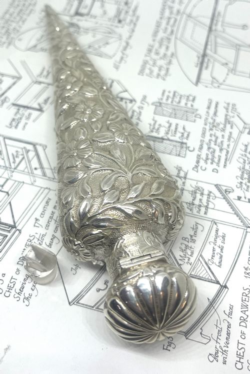 EXQUISITE TAPERING SILVER PERFUME BOTTLE - ADDITIONAL PHOTO 3