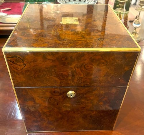 FABULOUS WALNUT DECANTER BOX WITH FOUR CRYSTAL DECANTERS - ADDITIONAL PHOTO 1