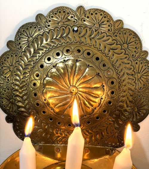 18TH CENTURY BRASS CANDLEHOLDER - ADDITIONAL PHOTO 2