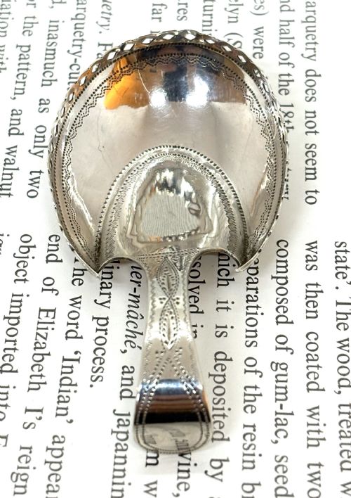 GEORGIAN SILVER HOOF SHAPED CADDY SPOON - ADDITIONAL PHOTO 2