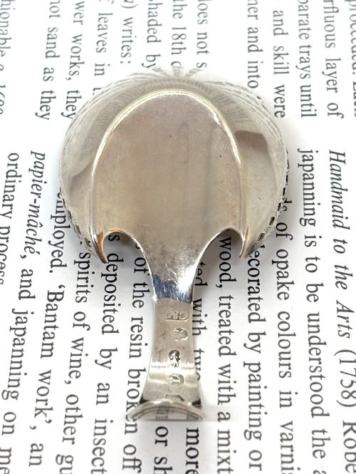 GEORGIAN SILVER HOOF SHAPED CADDY SPOON - ADDITIONAL PHOTO 4