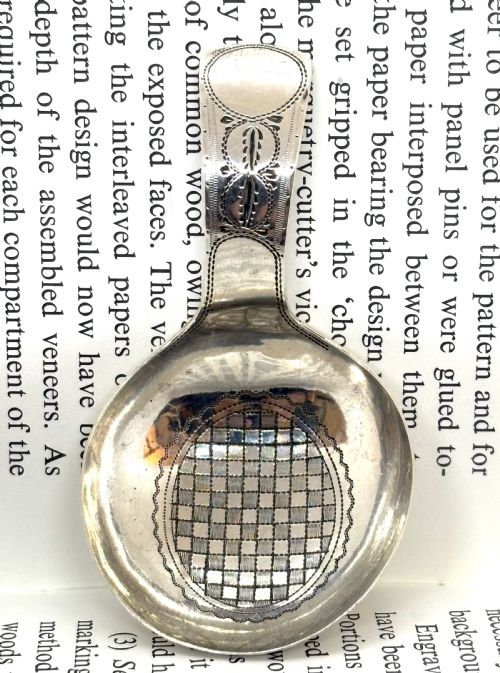 georgian silver tea caddy spoon - CATEGORY: ANTIQUE SILVER - DATED 1800