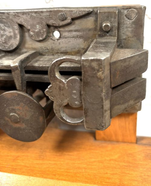 FRENCH 17THC TWIN SPRING BOLT LATCH - ADDITIONAL PHOTO 3