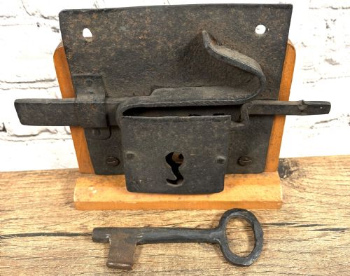 RARE ENGLISH 16TH CENTURY DOOR LOCK - ADDITIONAL PHOTO 1