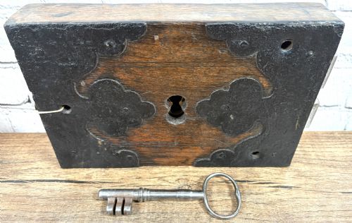 19TH CENTURY OAK CASED STOCK LOCK - ADDITIONAL PHOTO 3
