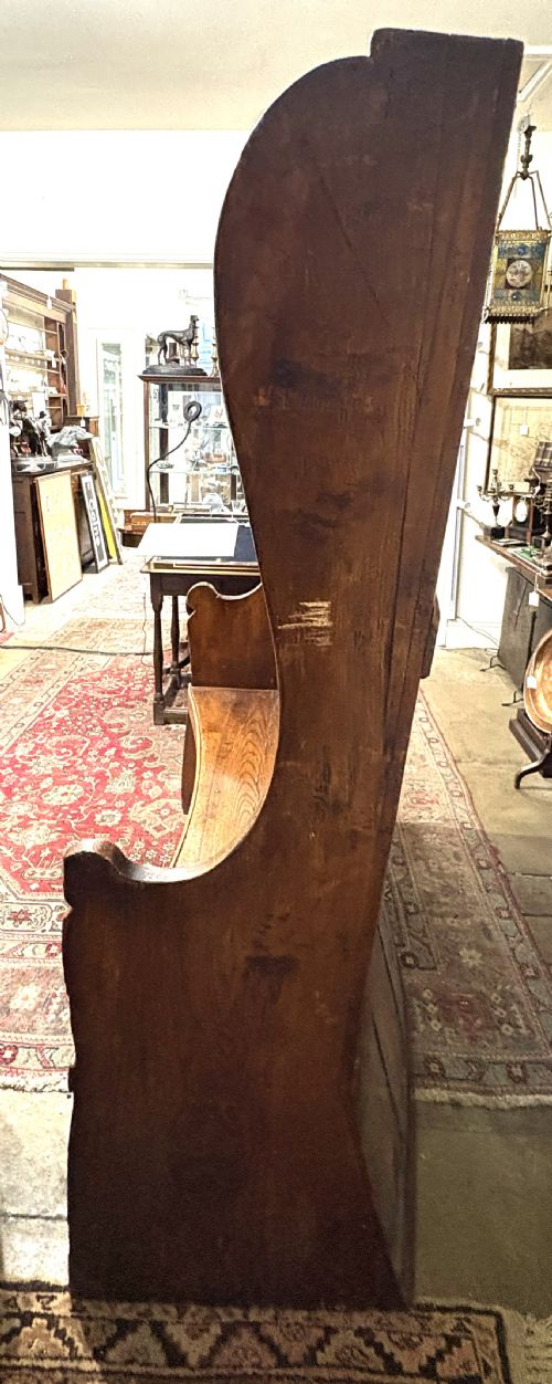 LATE GEORGIAN ELM BARREL BACK TAVERN SETTLE - ADDITIONAL PHOTO 4