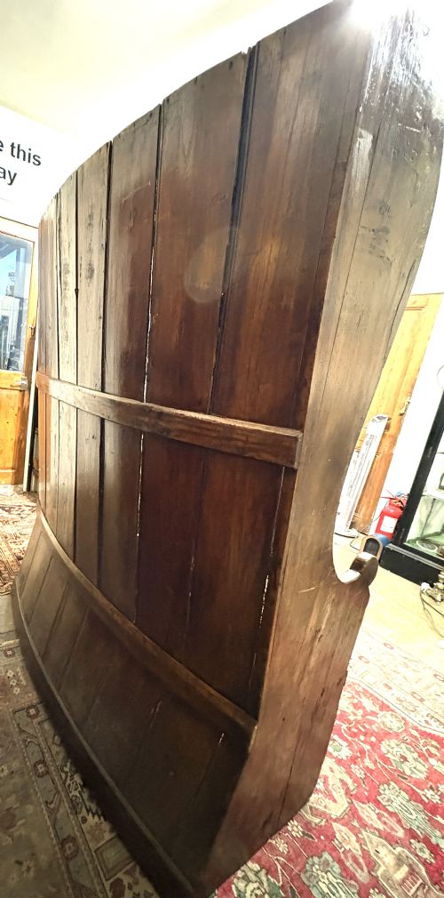 LATE GEORGIAN ELM BARREL BACK TAVERN SETTLE - ADDITIONAL PHOTO 7