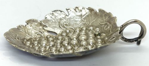 GEORGIAN SILVER VINE LEAF CADDY SPOON - ADDITIONAL PHOTO 1