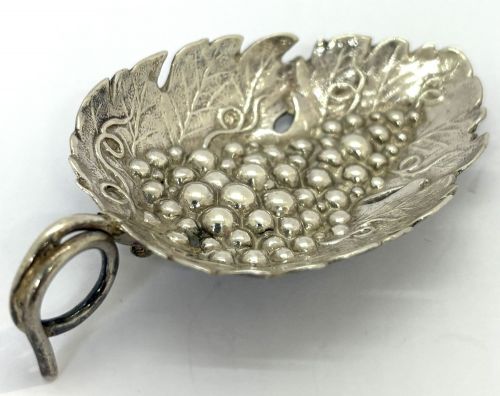 GEORGIAN SILVER VINE LEAF CADDY SPOON - ADDITIONAL PHOTO 3