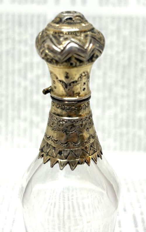 EARLY 19THC FRENCH SILVER GILT MOUNTED SCENT BOTTLE - ADDITIONAL PHOTO 1