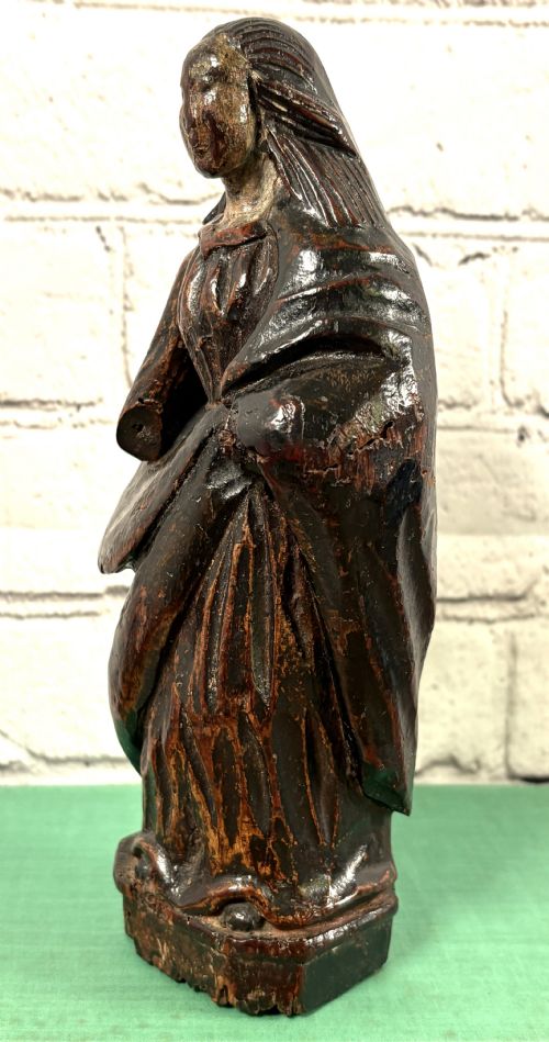 17TH CENTURY CARVED LIMEWOOD FIGURE OF A SAINT - ADDITIONAL PHOTO 2