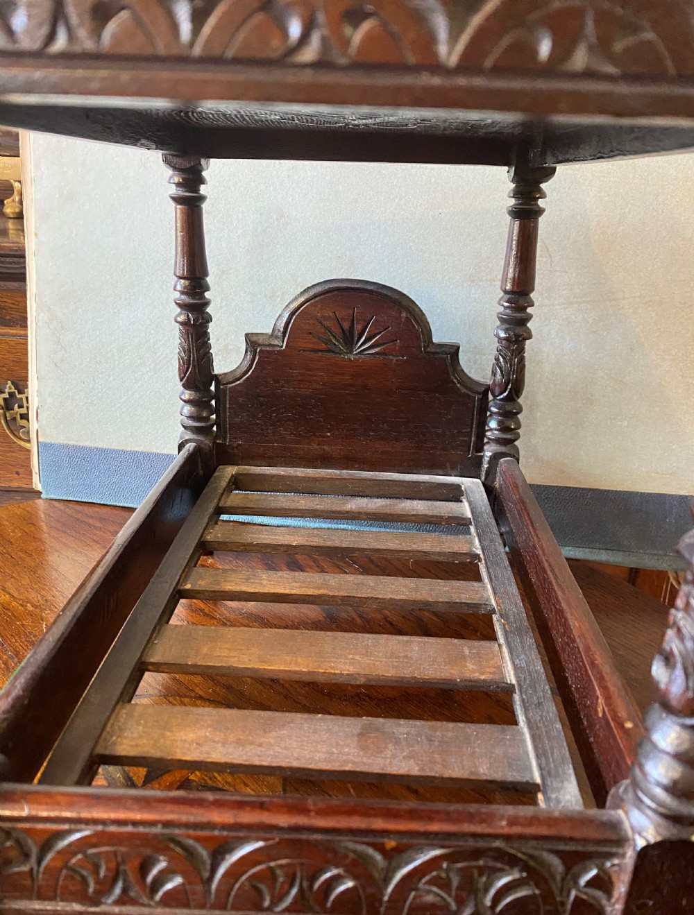 Apprentice Piece Four Poster Bed View V