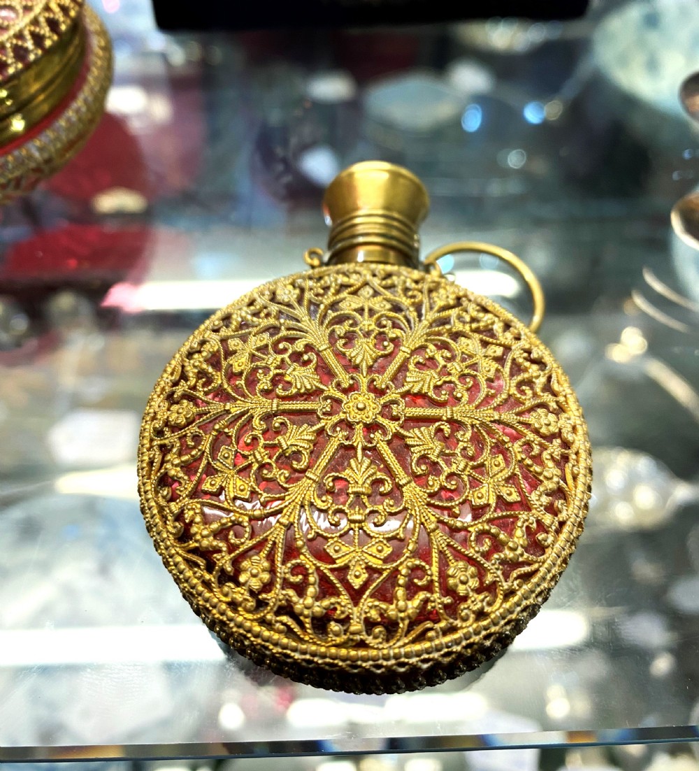 French Ormolu & Cranberry Glass Perfume Set View VII