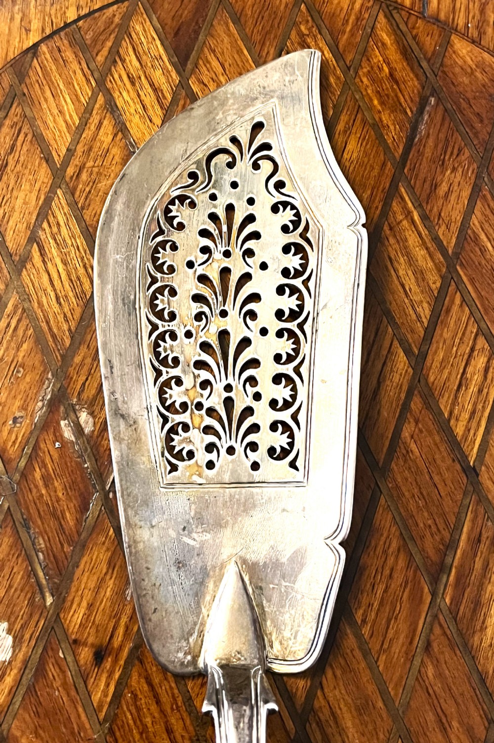 Fine Georgian Silver Fish Slice View II