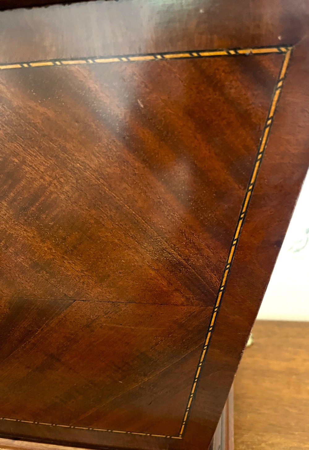 Fine Victorian Mahogany Cellarette View IV