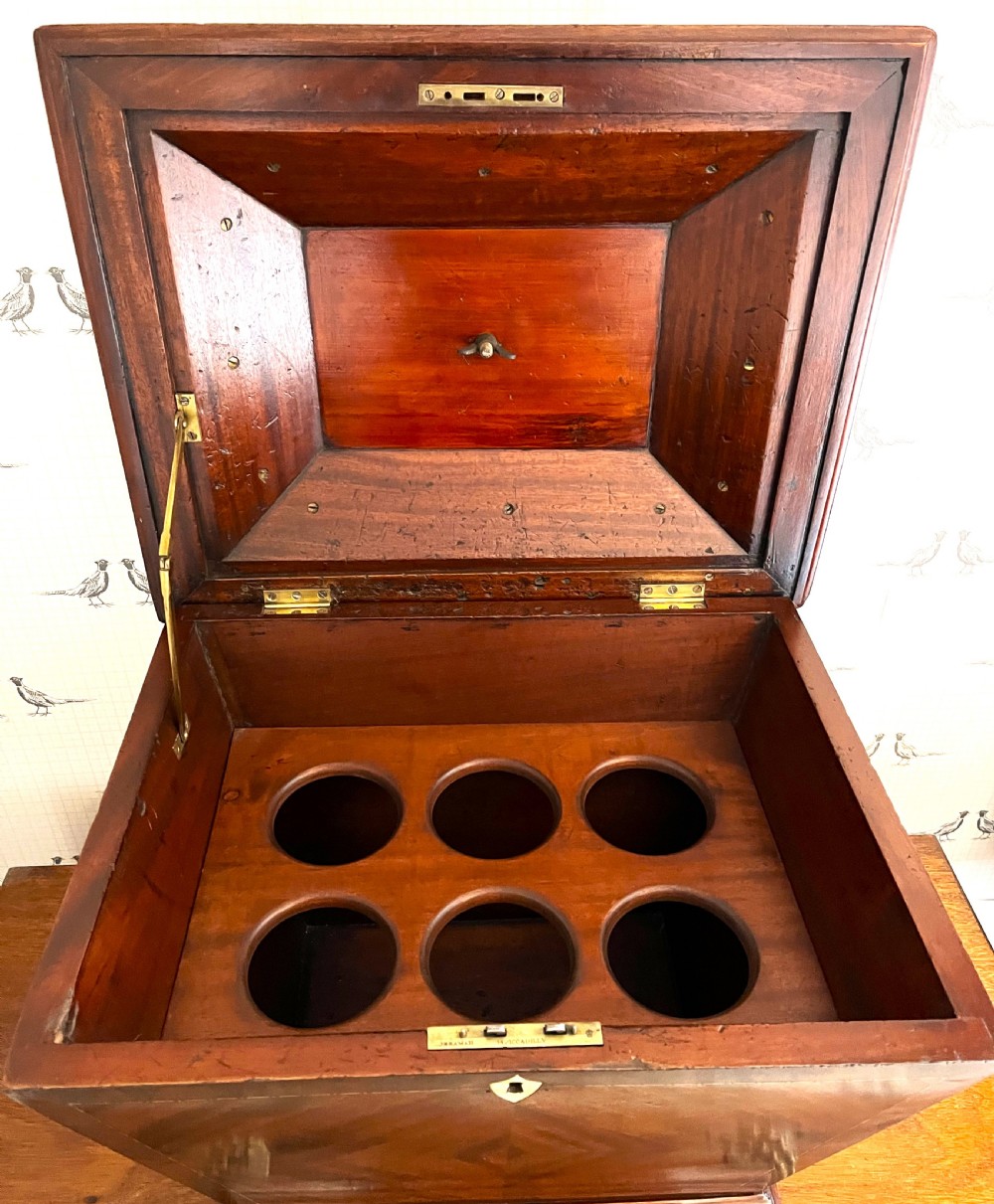Fine Victorian Mahogany Cellarette View IX