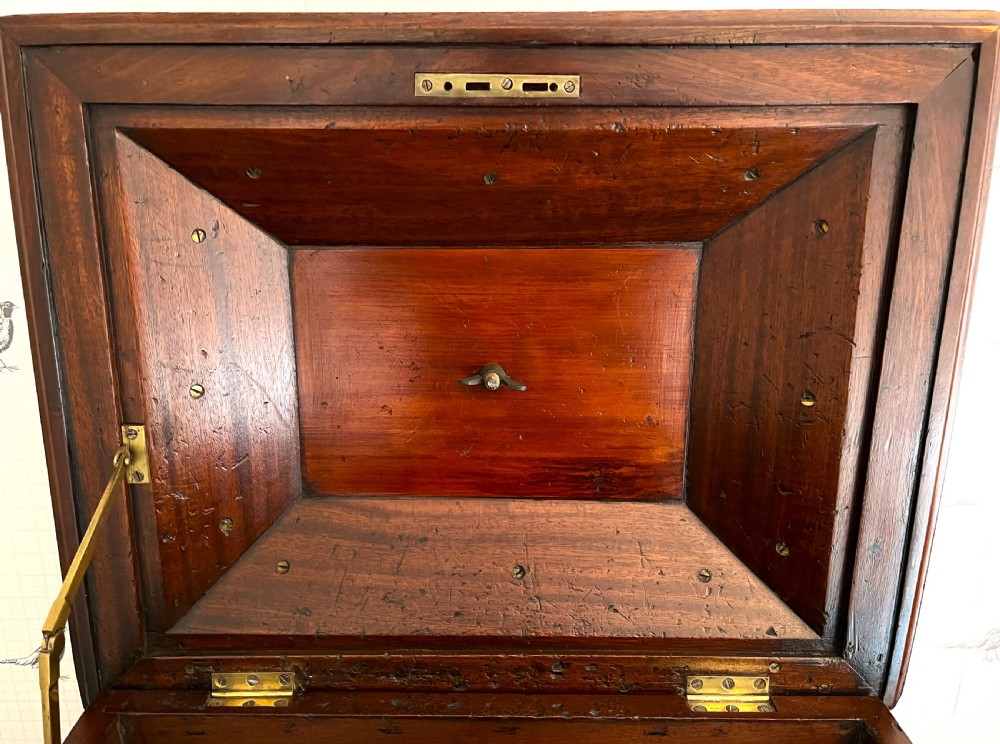 Fine Victorian Mahogany Cellarette View XIII