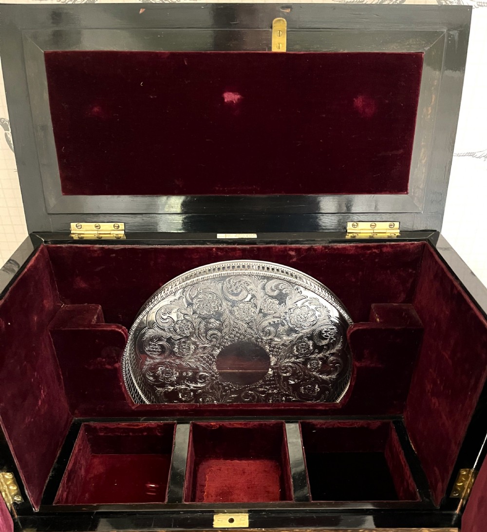 Coromandel Decanter Set By Walker & Hall View XVI