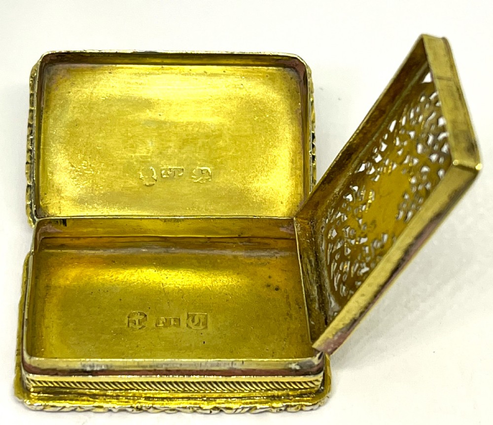 Fine Georgian Silver Gilt Vinaigrette 1826 View III