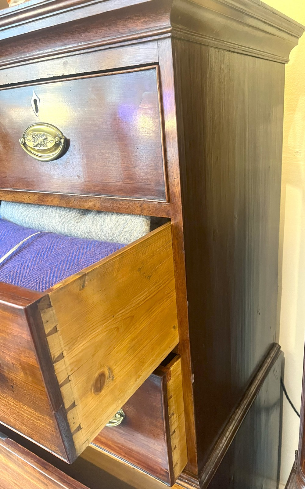 Fine Georgian Mahogany Chest on Chest View IV
