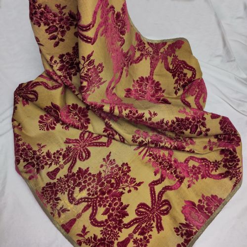 A PAIR OF HANGINGS OF 18TH CENTURY CISEL SILK VELVET - ADDITIONAL PHOTO 1